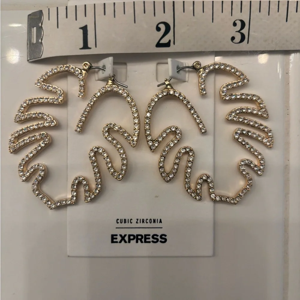 NWT-Express Gold Statement Leaf Earrings - Picture 6 of 7